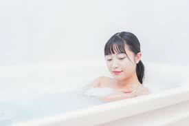 よもぎ蒸しやよもぎ風呂は自宅でも可能です。よもぎ風呂を行う際の注意点。生のよもぎや乾燥よもぎを使用する場合。